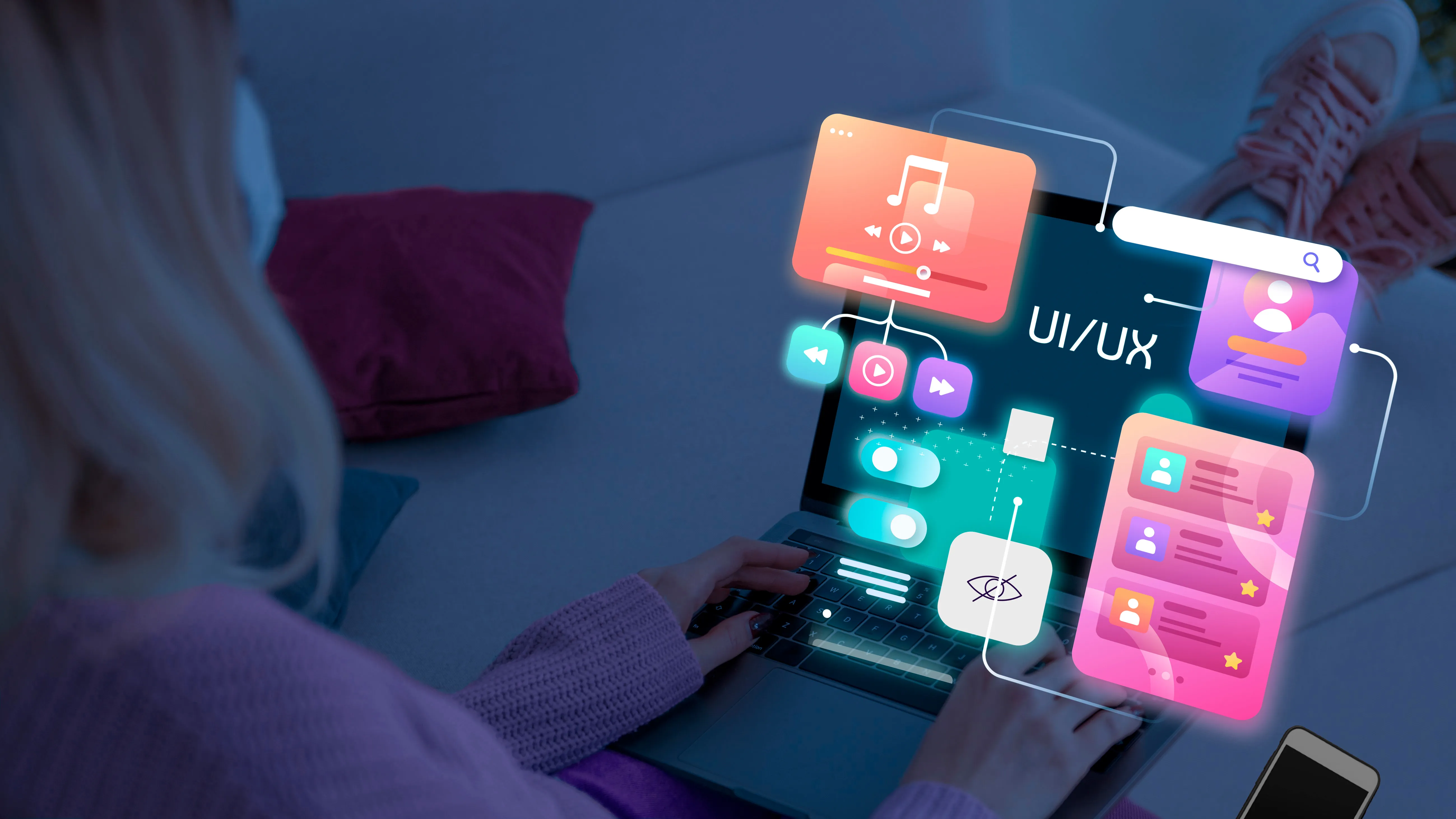 Imagen que muestra a una persona frente a una pantalla realizando el sub servicio de experiencia de usuario y diseño que ayuda a facilitar la navegación y conversión web